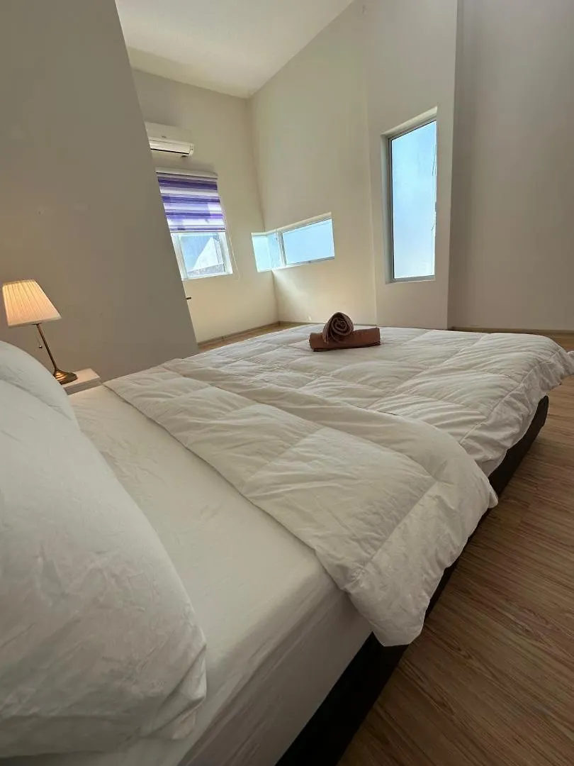 Ipoh Cozy Lake View Homestay Lahat