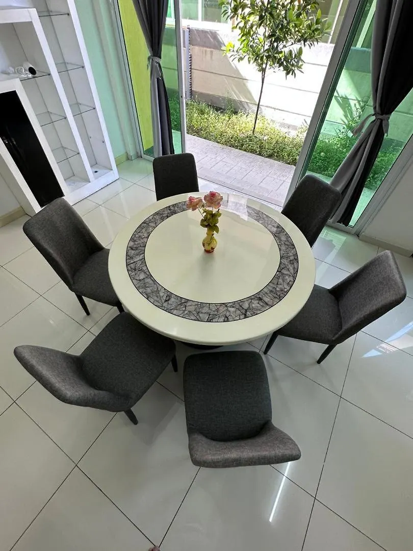 Ipoh Cozy Lake View Homestay Lahat Holiday home