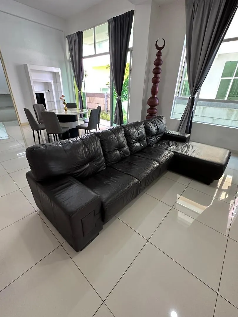 Ipoh Cozy Lake View Homestay Lahat